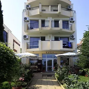 rezervați aici
