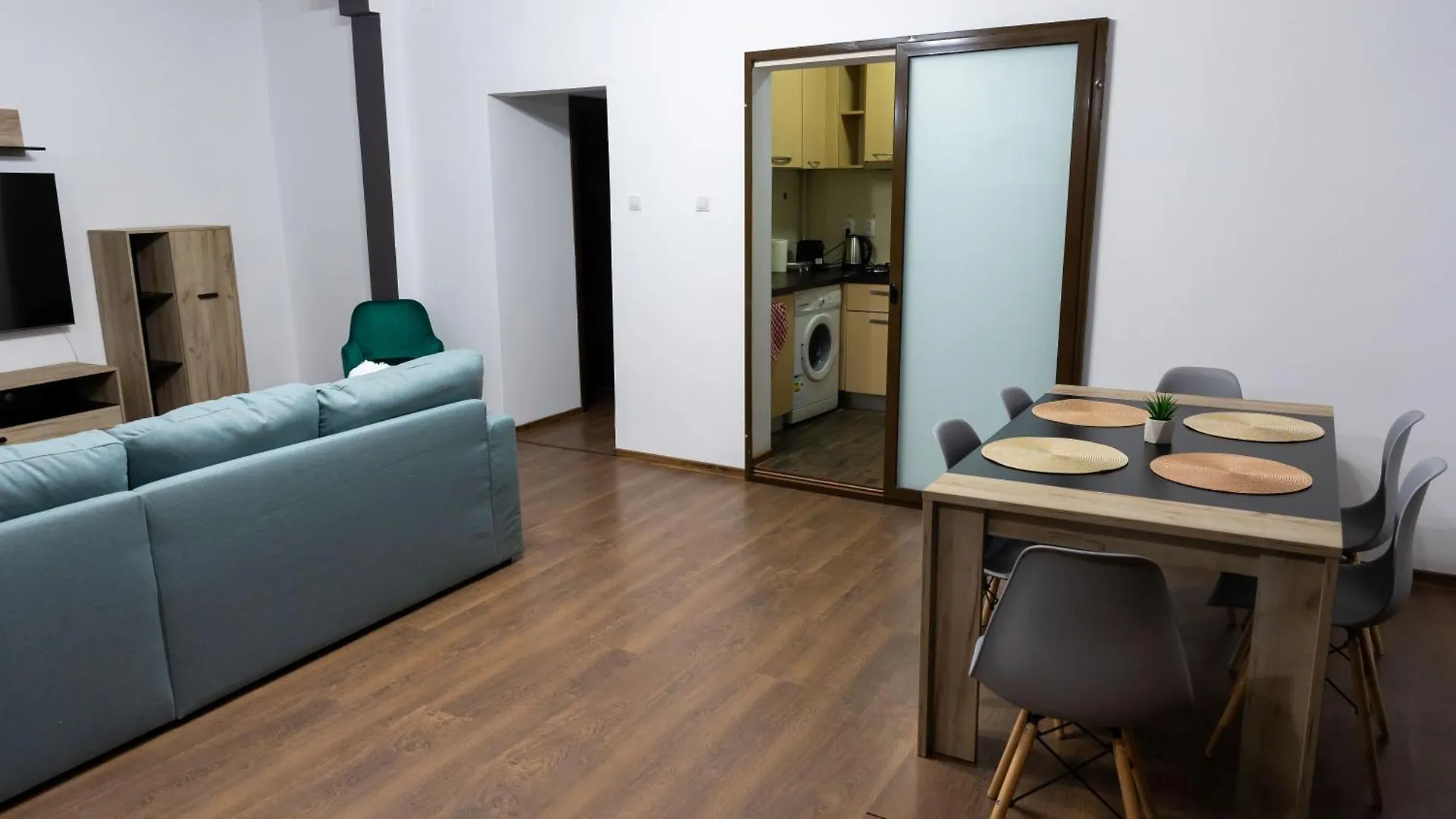 Lsix Appartement Boekarest