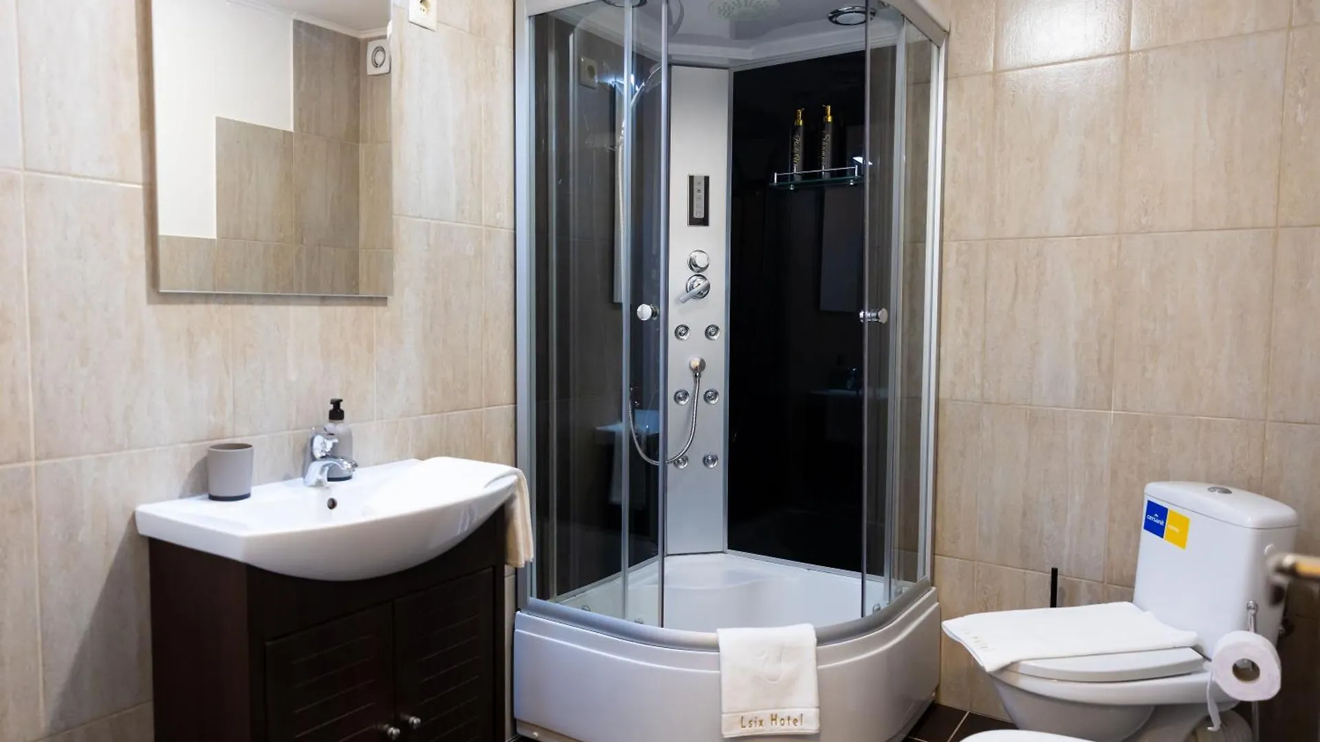 Lsix Apartment Bucureşti 0*,  România