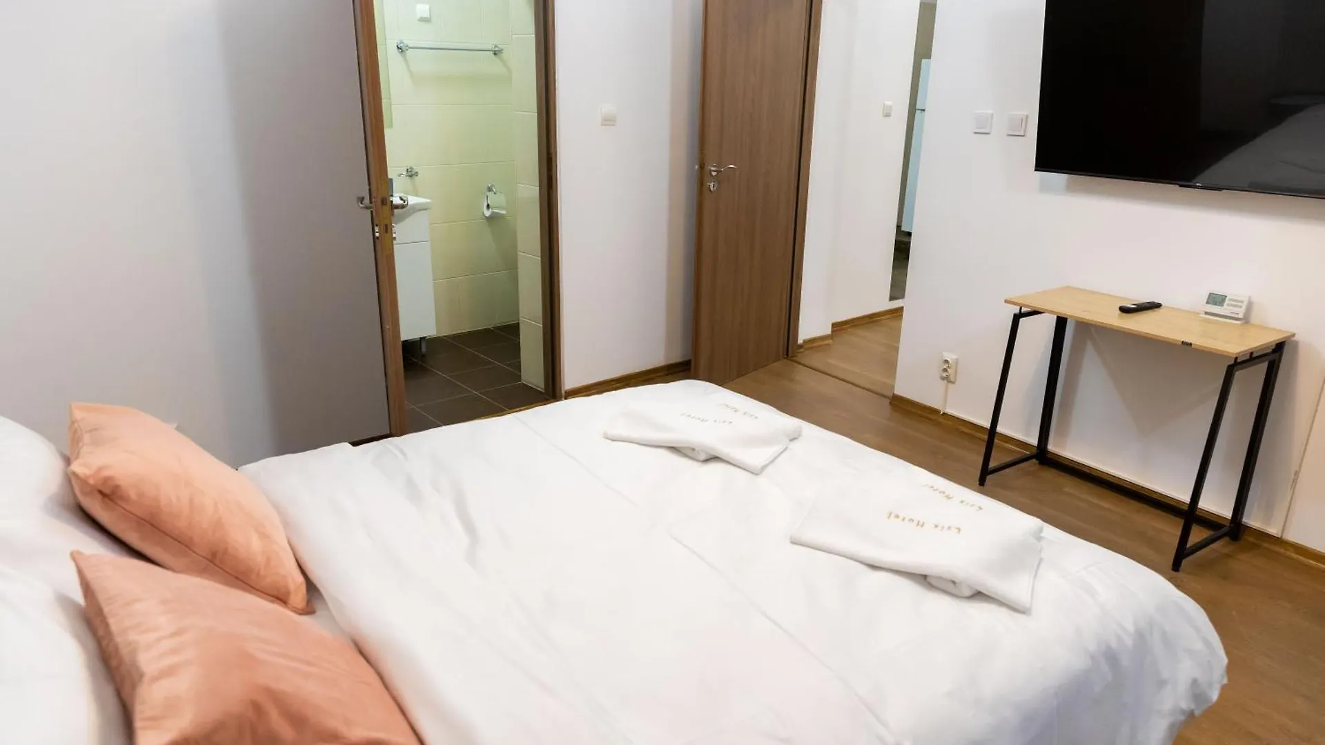 Lsix Appartement Boekarest