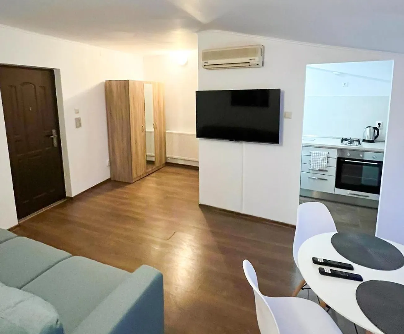 Lsix Appartement Boekarest