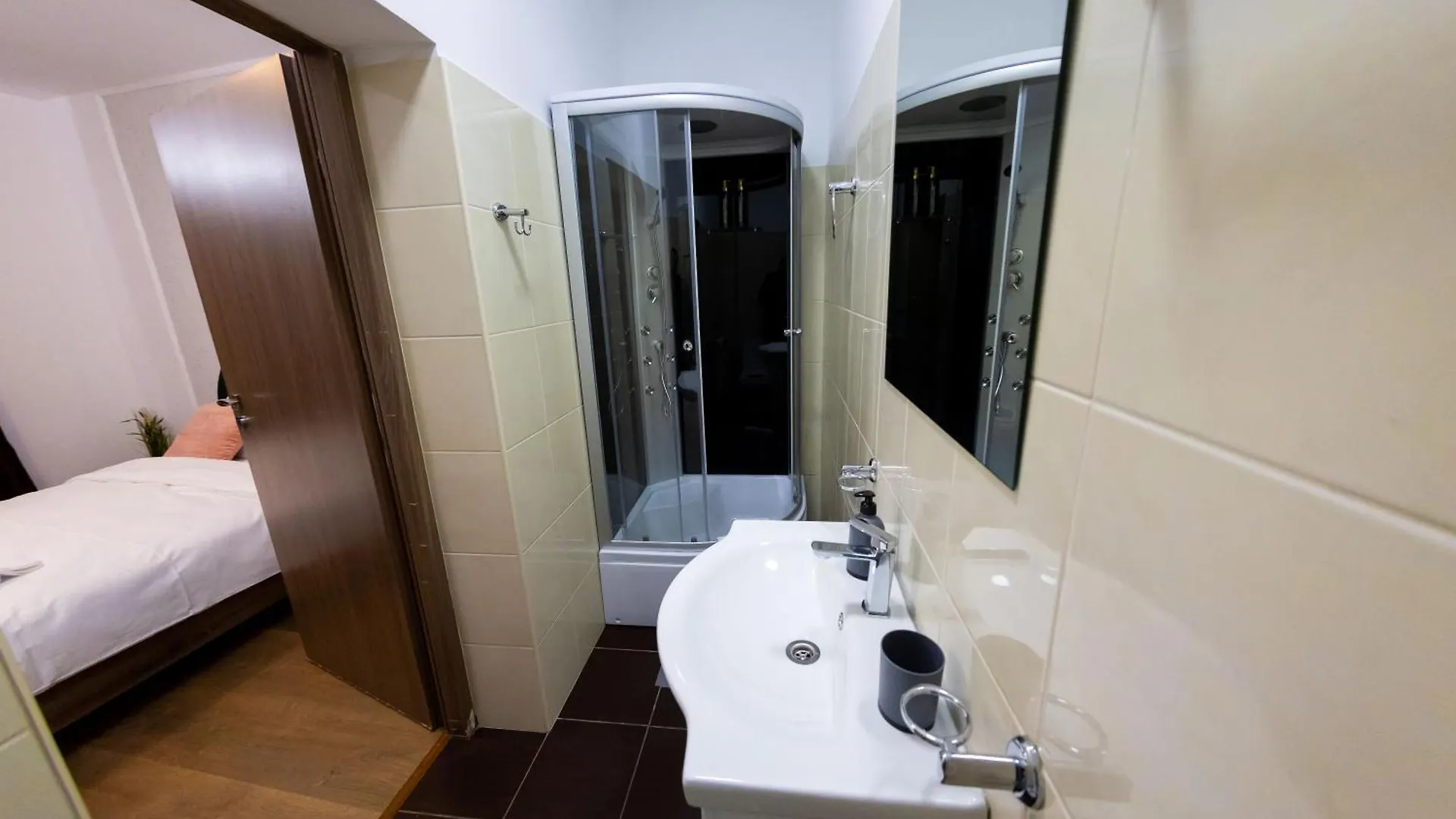 Lsix Appartement Boekarest